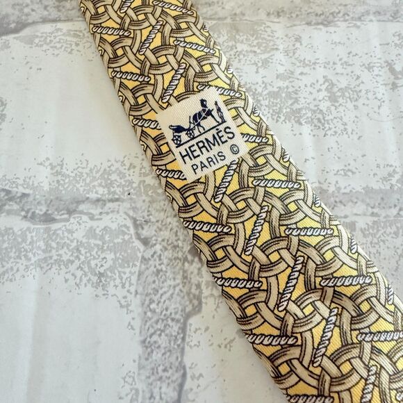 VTG Hermes Silk Tie Yellow Gray Brown Geometric Interlocking Rings Print 399EA - Picture 6 of 6